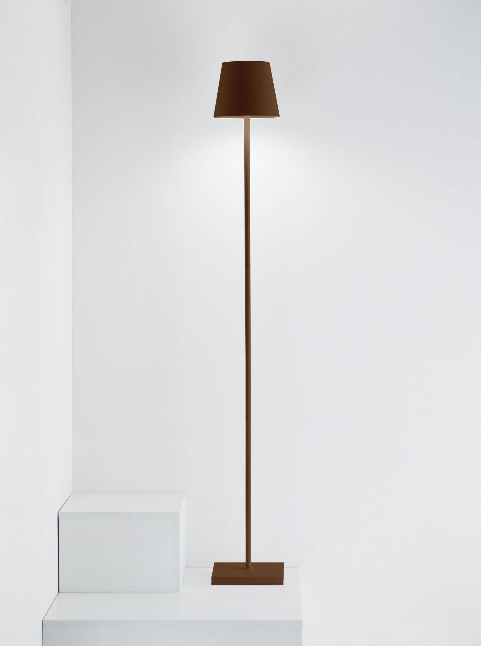 Poldina Pro L Floor Lamp: Black, photo 2 of 8